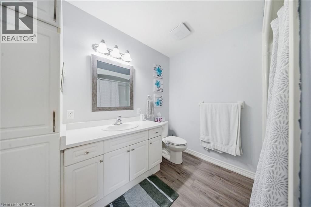 10 - 385 PARK ROAD NORTH Image 17