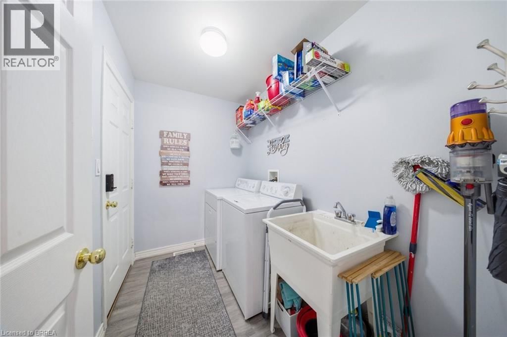 10 - 385 PARK ROAD NORTH Image 18