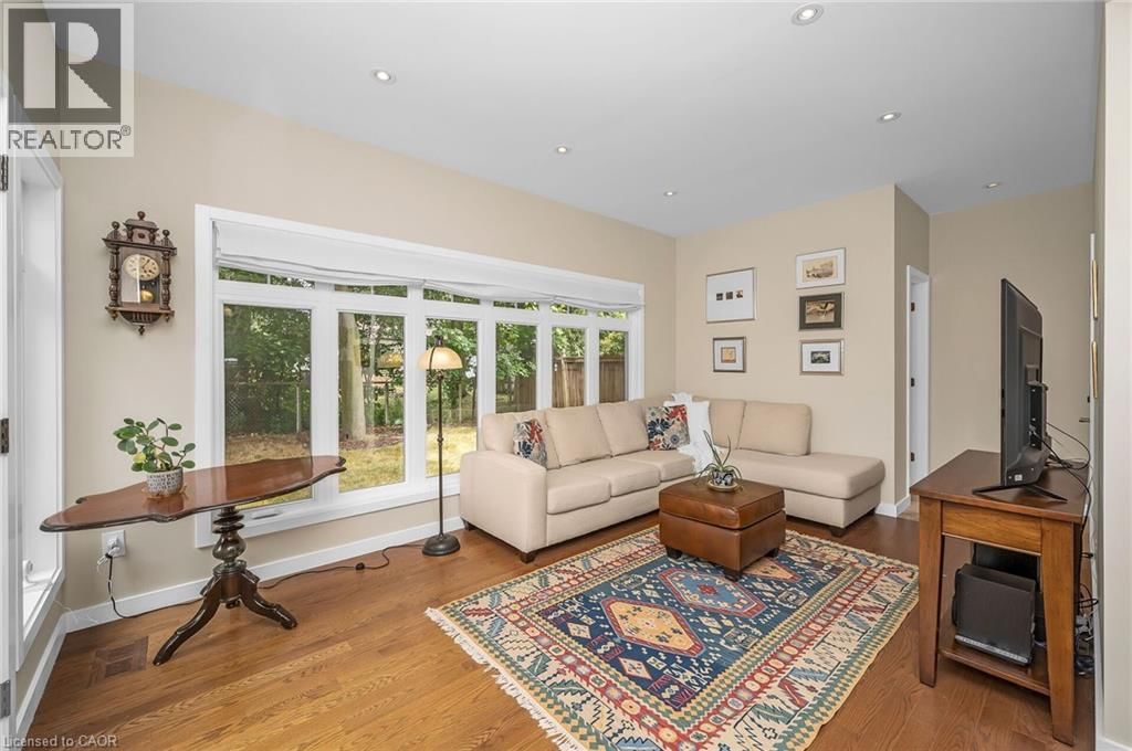 285 SURREY DRIVE Image 15