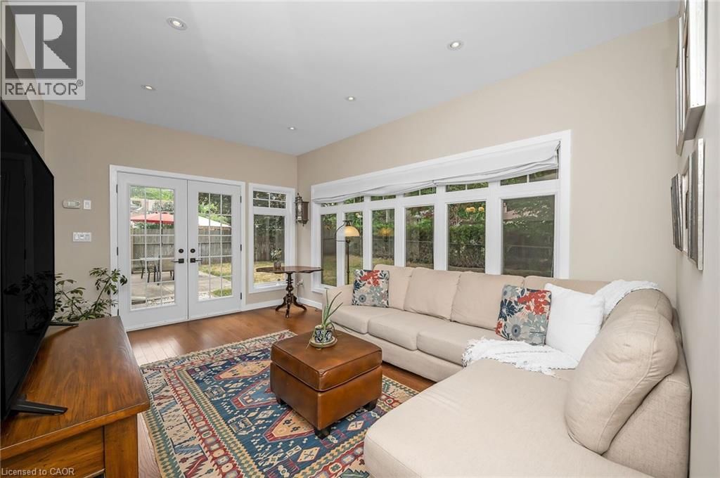 285 SURREY DRIVE Image 16