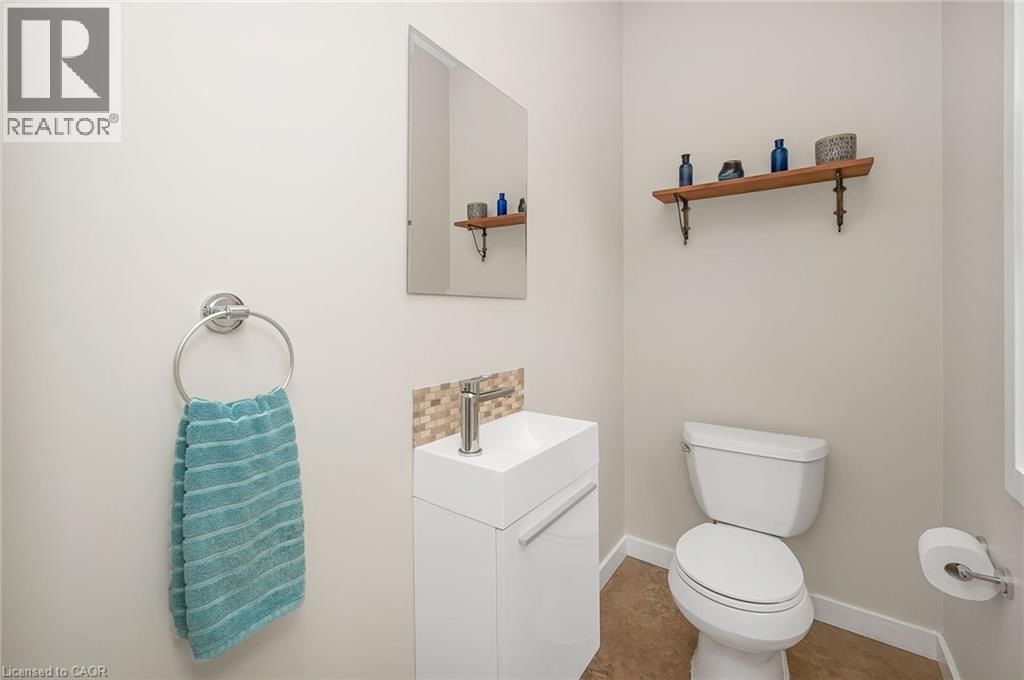 285 SURREY DRIVE Image 17