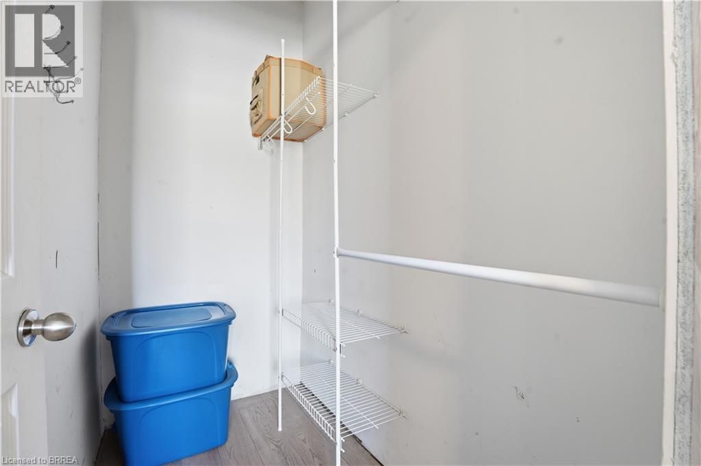 28 WELLINGTON STREET Image 14