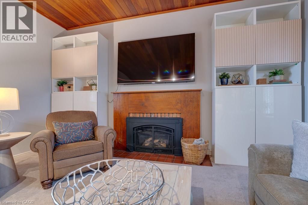 24 BENTLEY PLACE Image 11