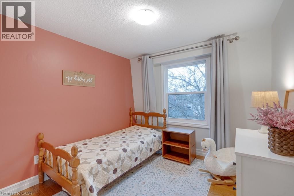 24 BENTLEY PLACE Image 25