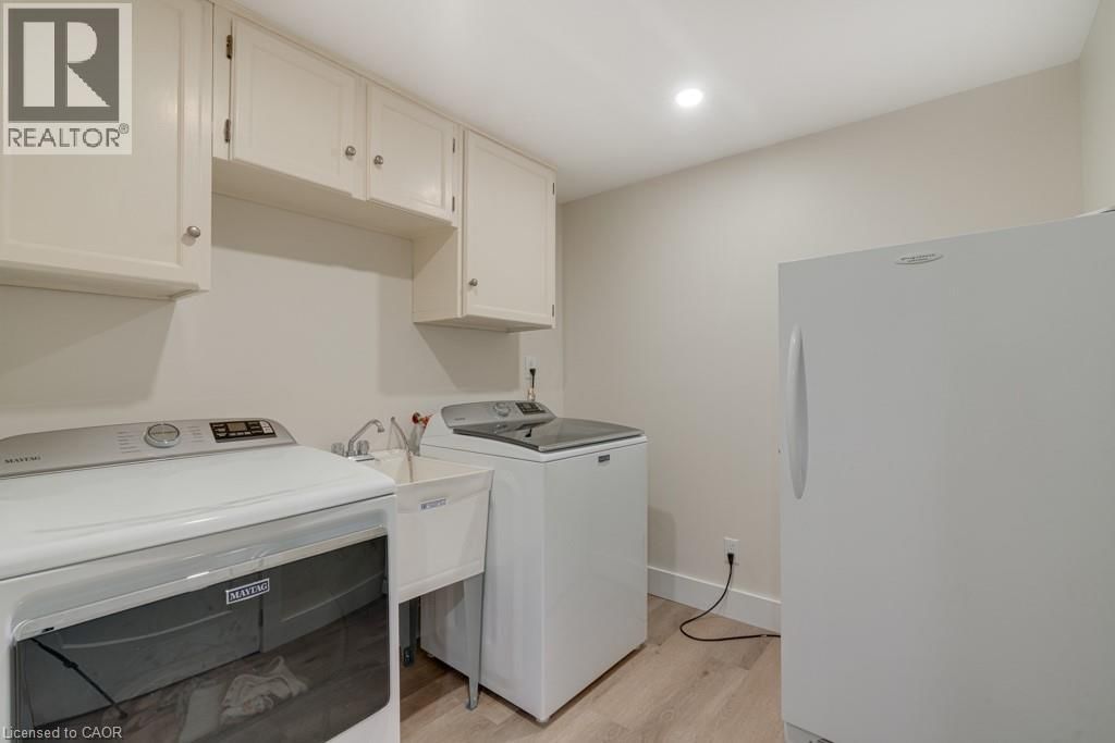 24 BENTLEY PLACE Image 32