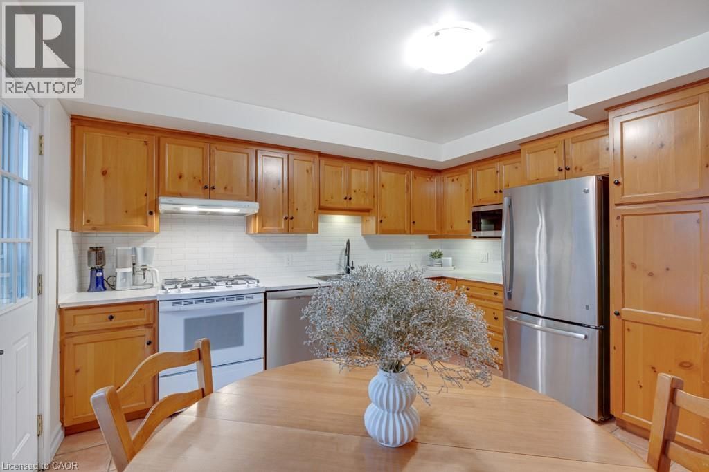 24 BENTLEY PLACE Image 9