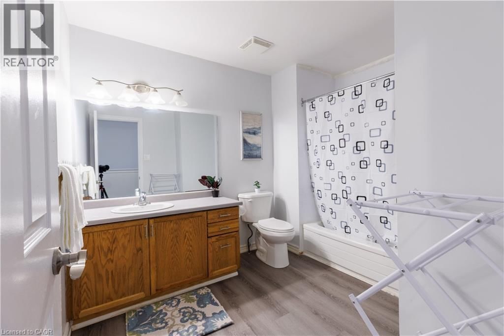 5 - 1570 RICHMOND STREET Image 14