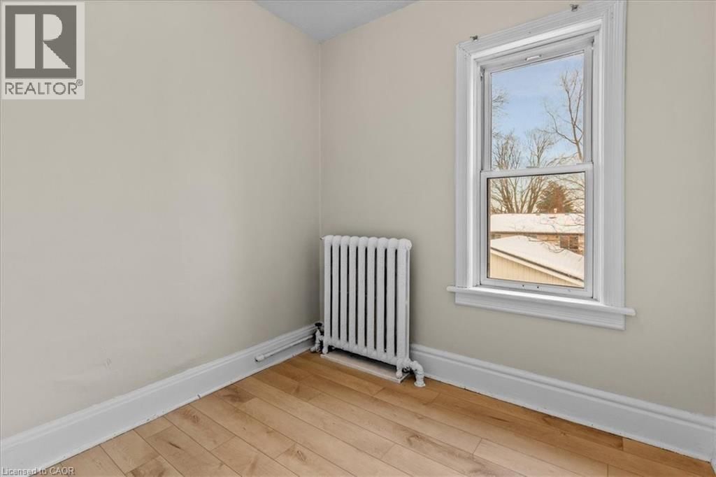 B - 127 LAUREL STREET Image 14