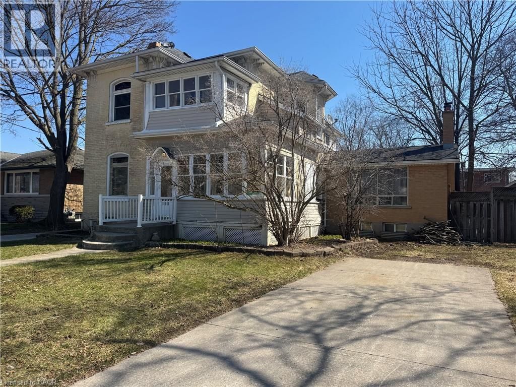 B - 127 LAUREL STREET Image 20