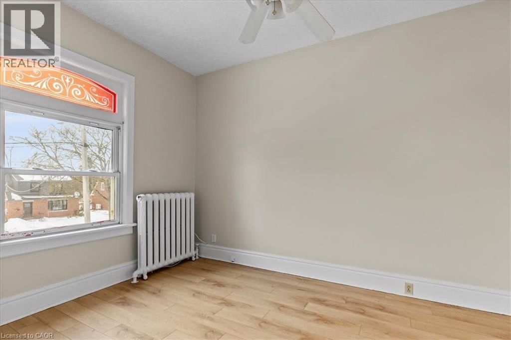 B - 127 LAUREL STREET Image 7