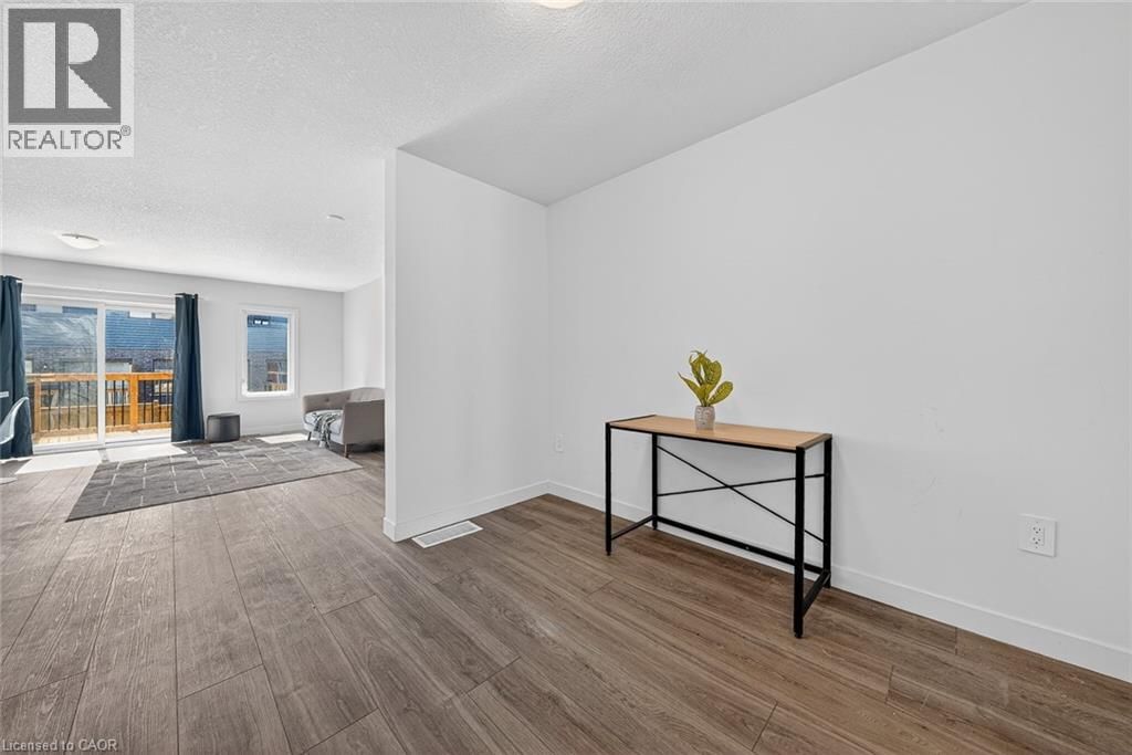 95 QUEENSBROOK CRESCENT Image 11