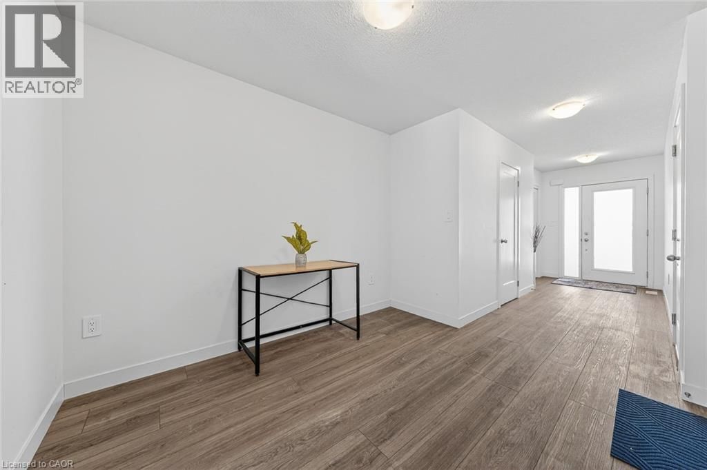 95 QUEENSBROOK CRESCENT Image 12