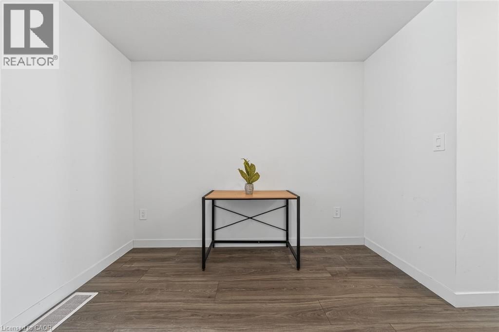 95 QUEENSBROOK CRESCENT Image 13