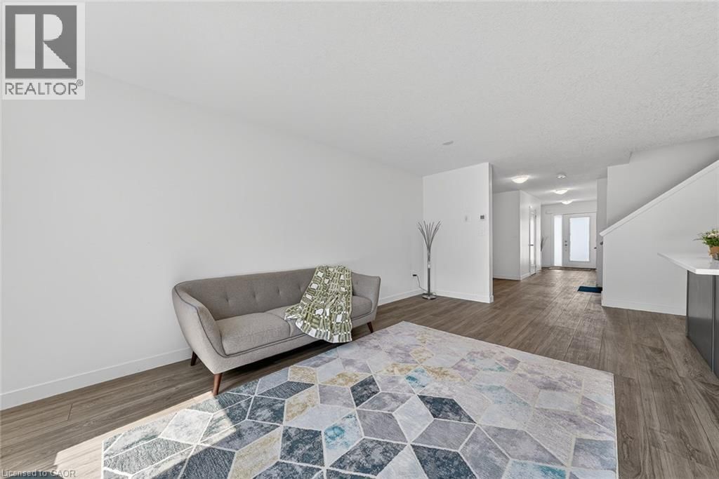 95 QUEENSBROOK CRESCENT Image 15