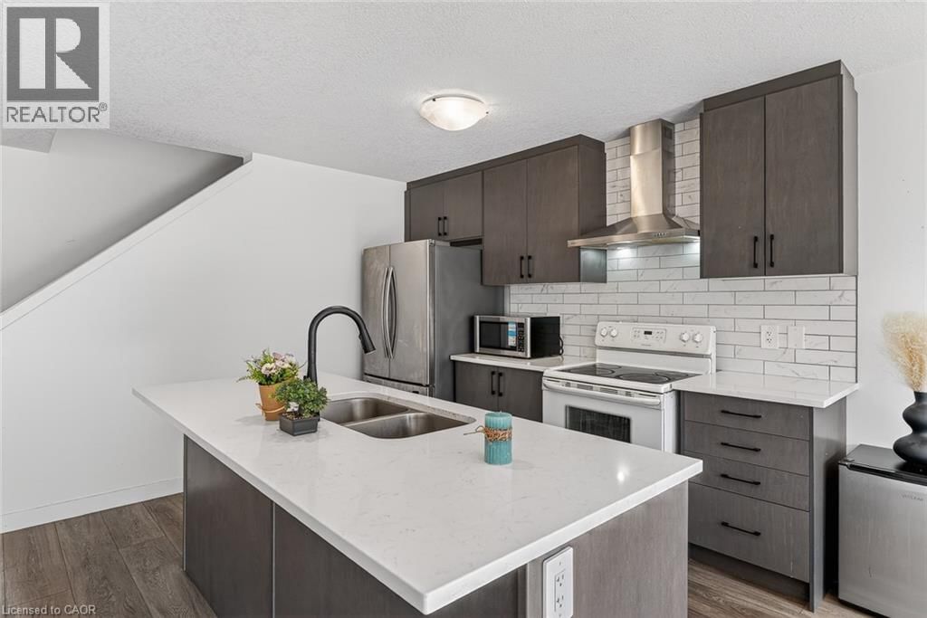 95 QUEENSBROOK CRESCENT Image 18