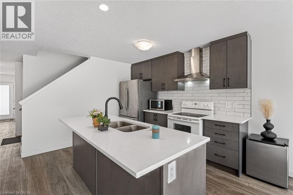 95 QUEENSBROOK CRESCENT Image 19