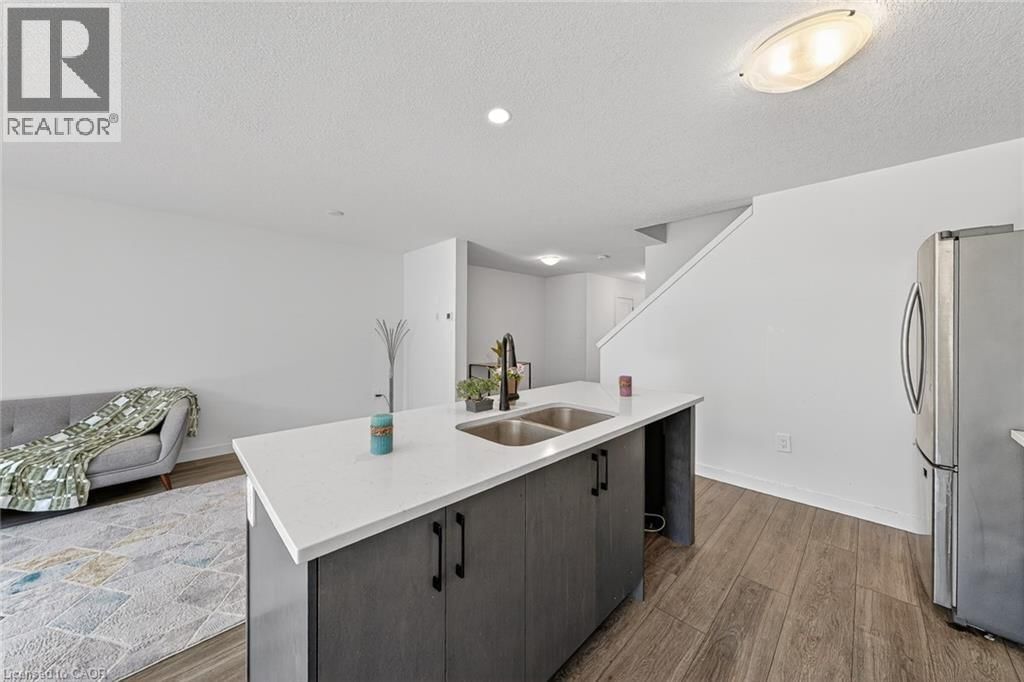 95 QUEENSBROOK CRESCENT Image 23