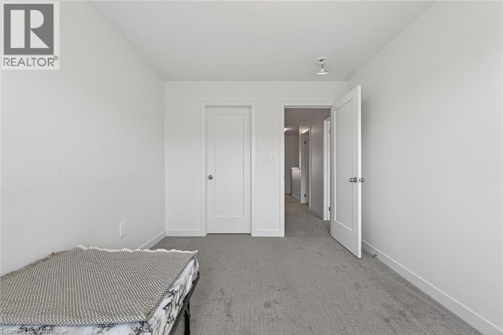 95 QUEENSBROOK CRESCENT Image 28