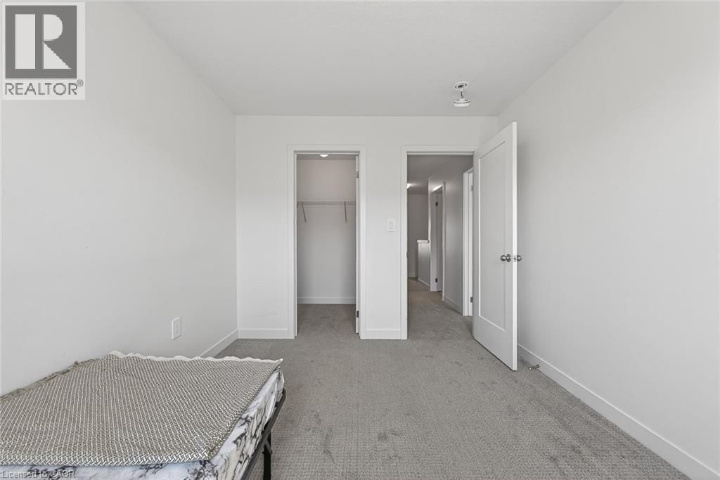 95 QUEENSBROOK CRESCENT Image 29