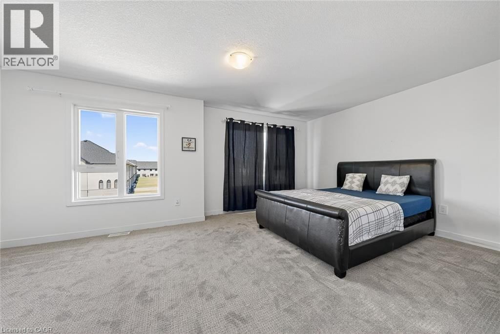 95 QUEENSBROOK CRESCENT Image 34