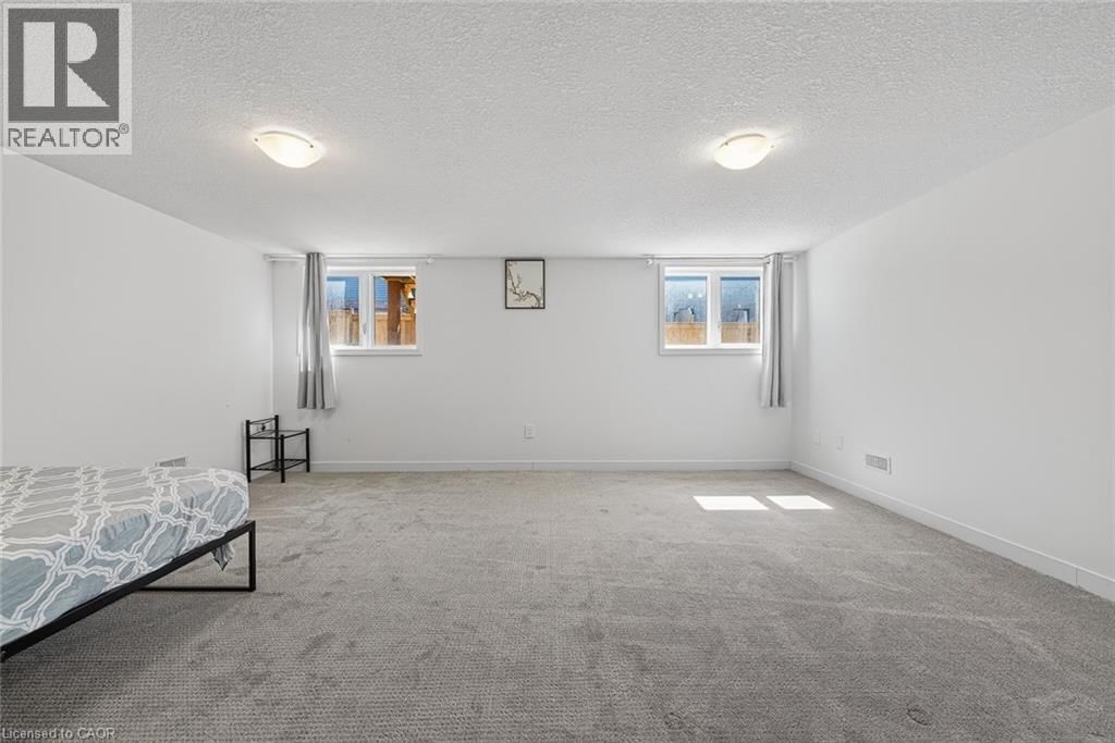 95 QUEENSBROOK CRESCENT Image 43