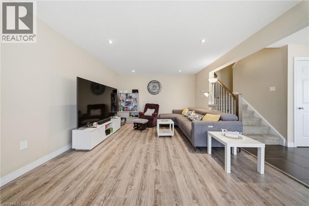 105 - 1220 RIVERBEND ROAD Image 9