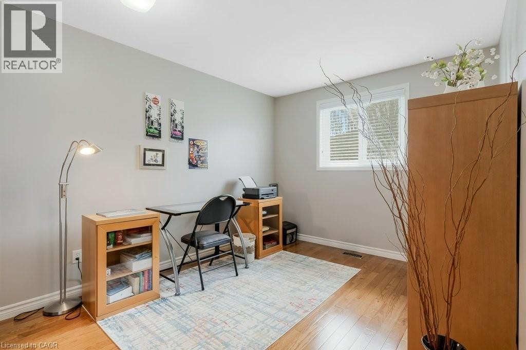 56 DAWN CRESCENT Image 17