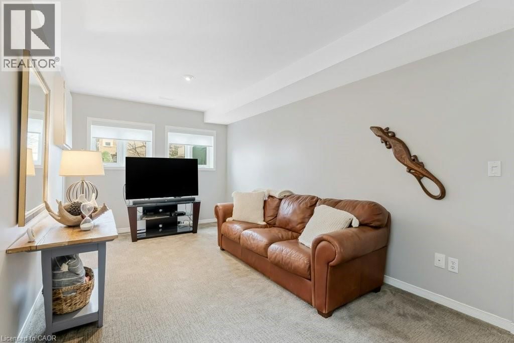 56 DAWN CRESCENT Image 25