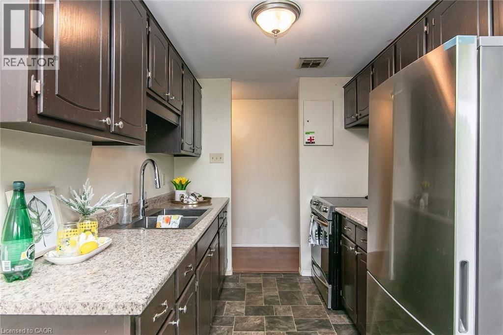 203 - 30 AVALON PLACE Image 19