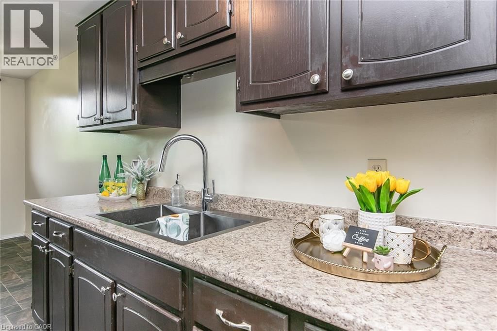 203 - 30 AVALON PLACE Image 25