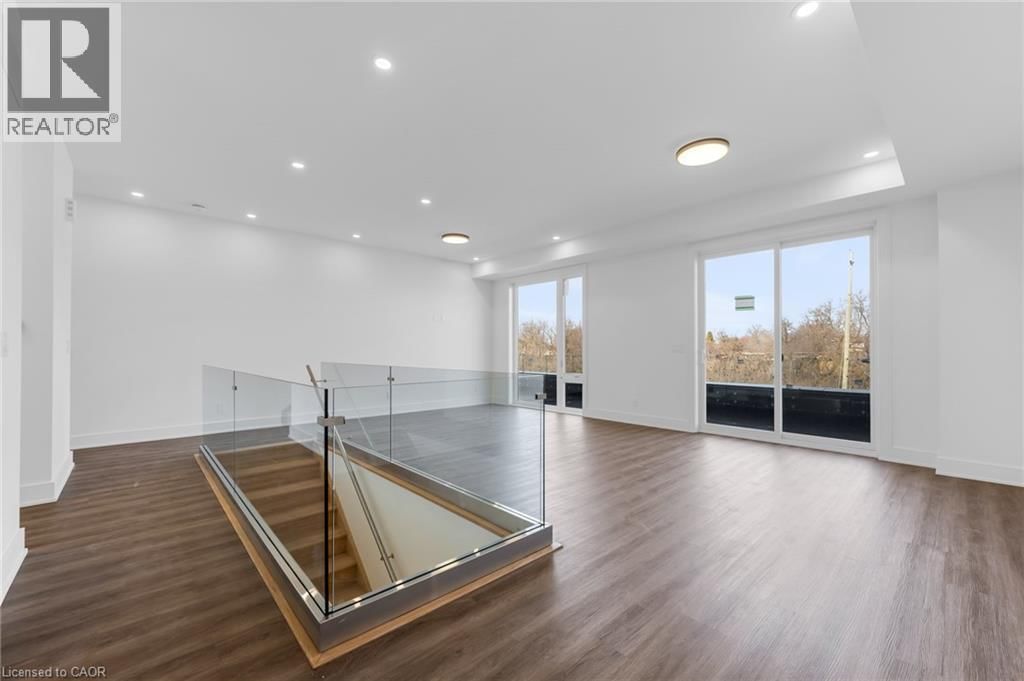 146 EVERETT COMMON Image 4