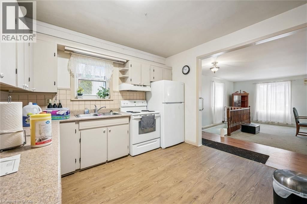 605 WATERLOO STREET SOUTH Image 12