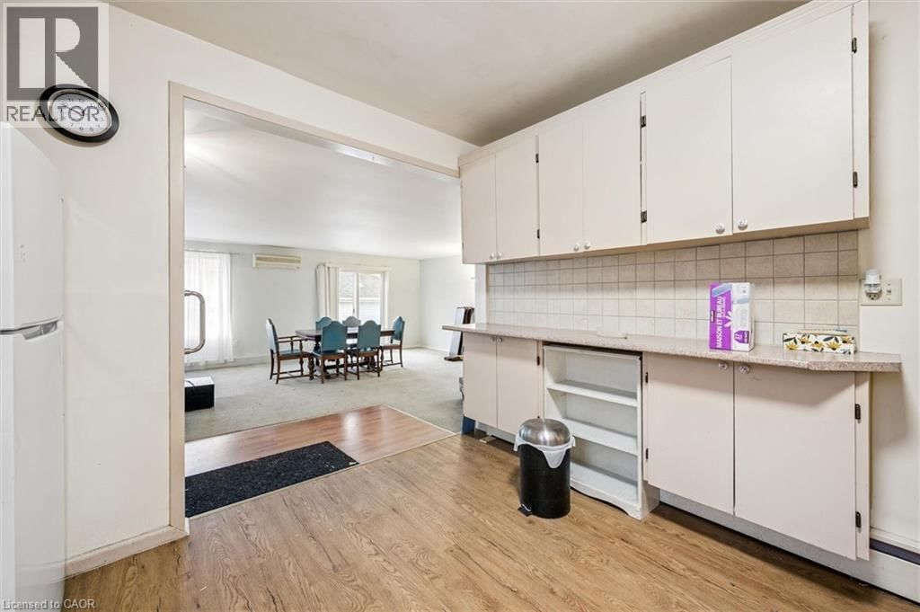 605 WATERLOO STREET SOUTH Image 13