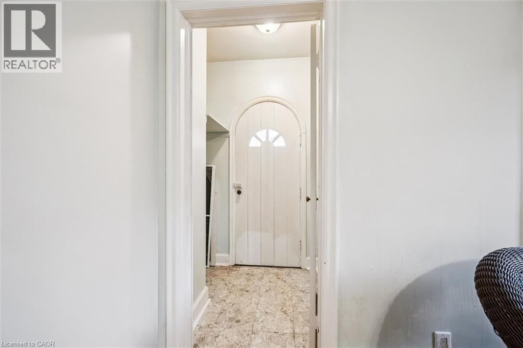 605 WATERLOO STREET SOUTH Image 20