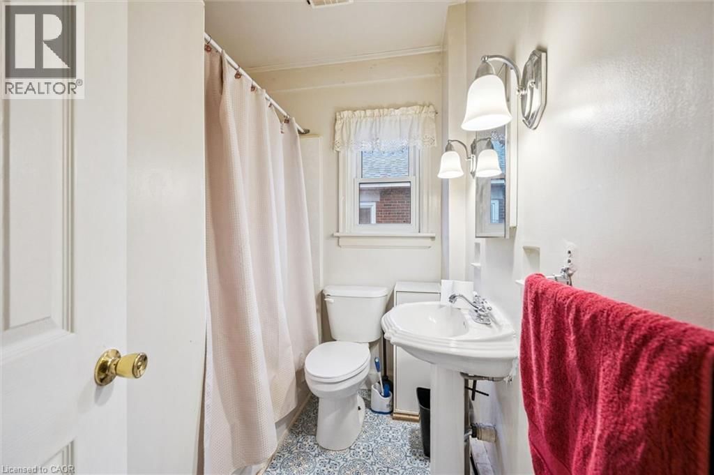 605 WATERLOO STREET SOUTH Image 21