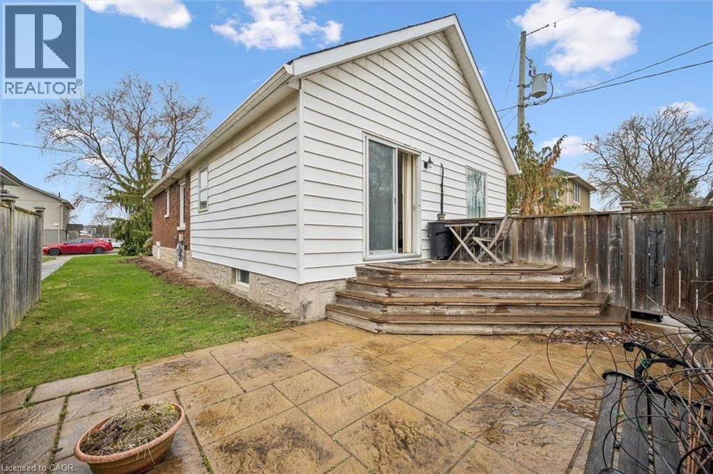 605 WATERLOO STREET SOUTH Image 26