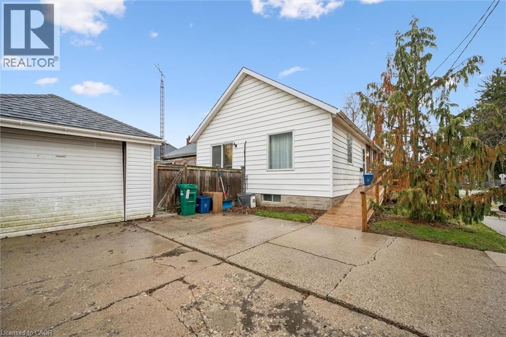 605 WATERLOO STREET SOUTH Image 27