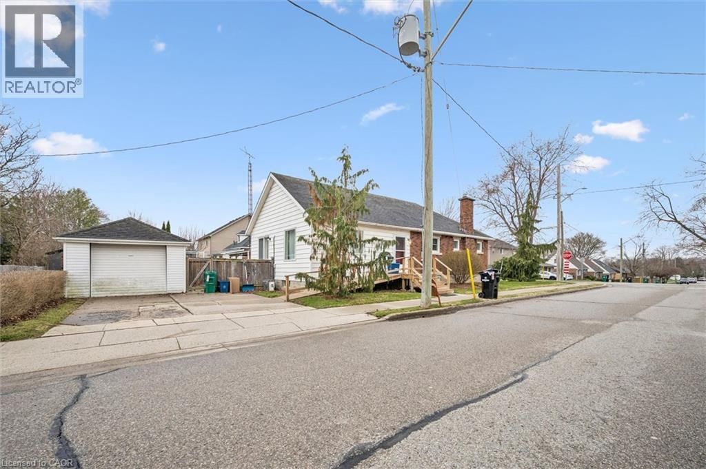 605 WATERLOO STREET SOUTH Image 3