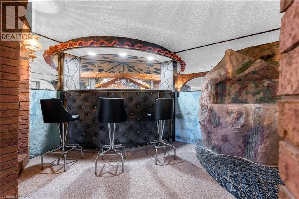 11 FOREST HILL CRESCENT Image 32