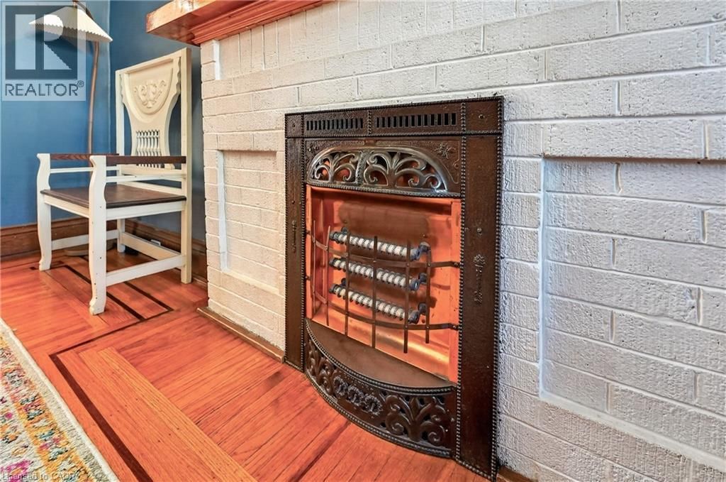 207 EDGEMONT STREET SOUTH Image 9