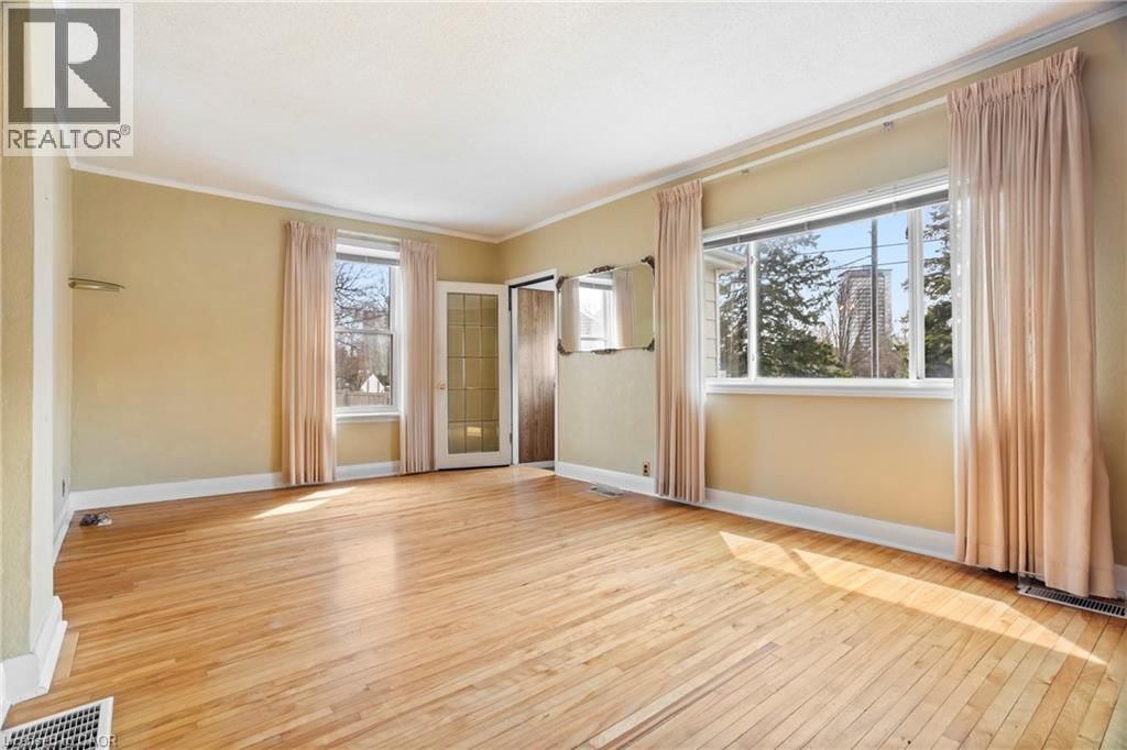 194 MOORE AVENUE SOUTH Image 9