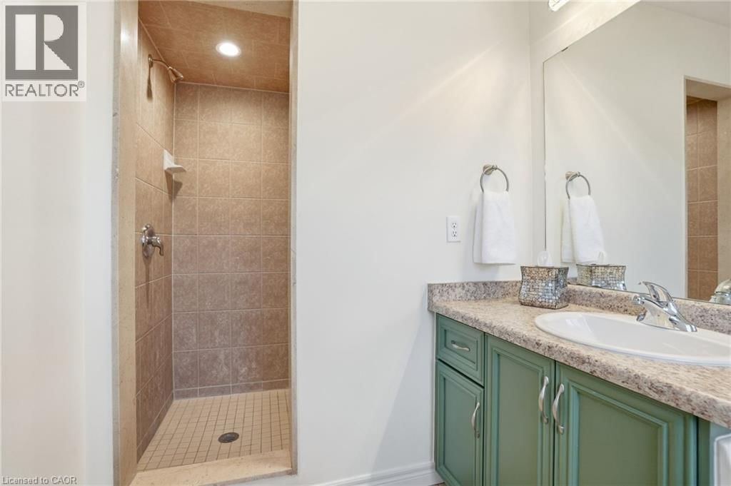 13 MARINA POINT CRESCENT Image 18