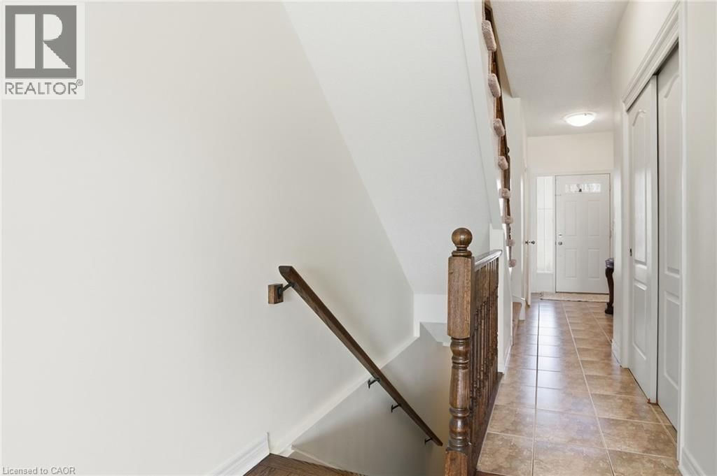 13 MARINA POINT CRESCENT Image 26