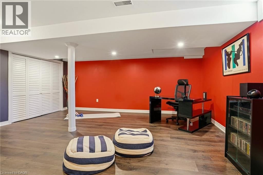 13 MARINA POINT CRESCENT Image 31