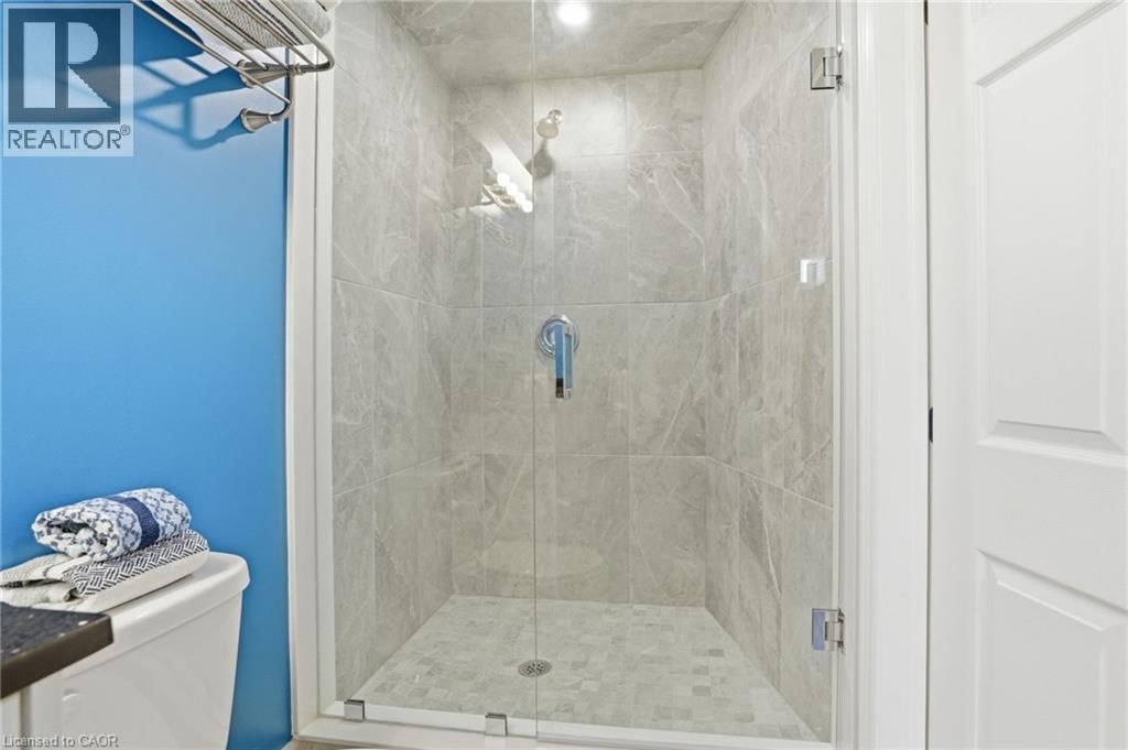 13 MARINA POINT CRESCENT Image 34