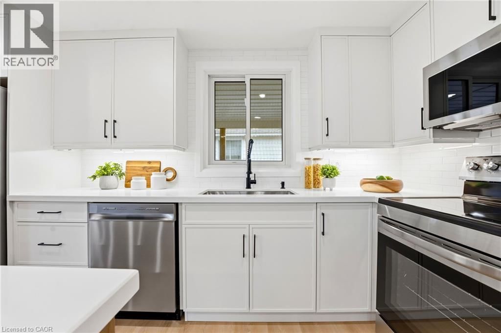 114 CHRISTOPHER DRIVE Image 9