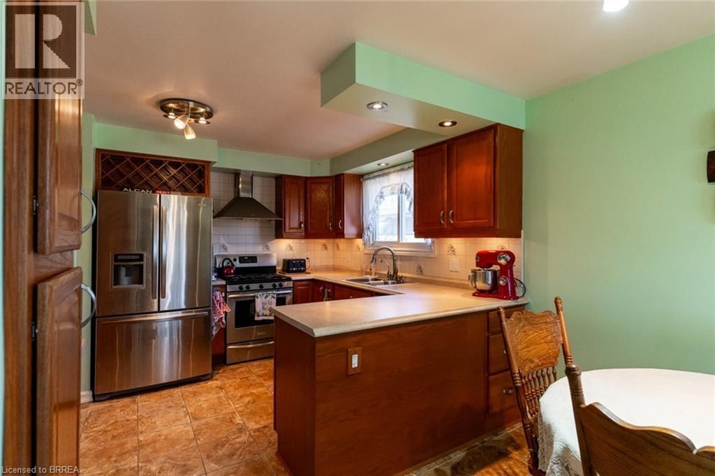 17 PALM CRESCENT Image 12