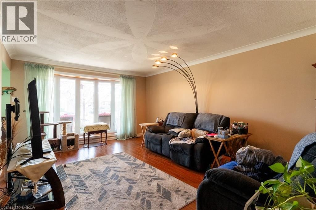 17 PALM CRESCENT Image 13