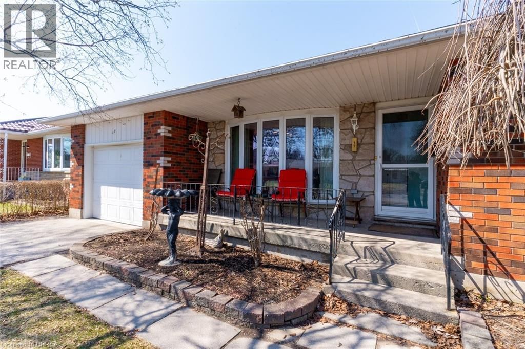 17 PALM CRESCENT Image 2