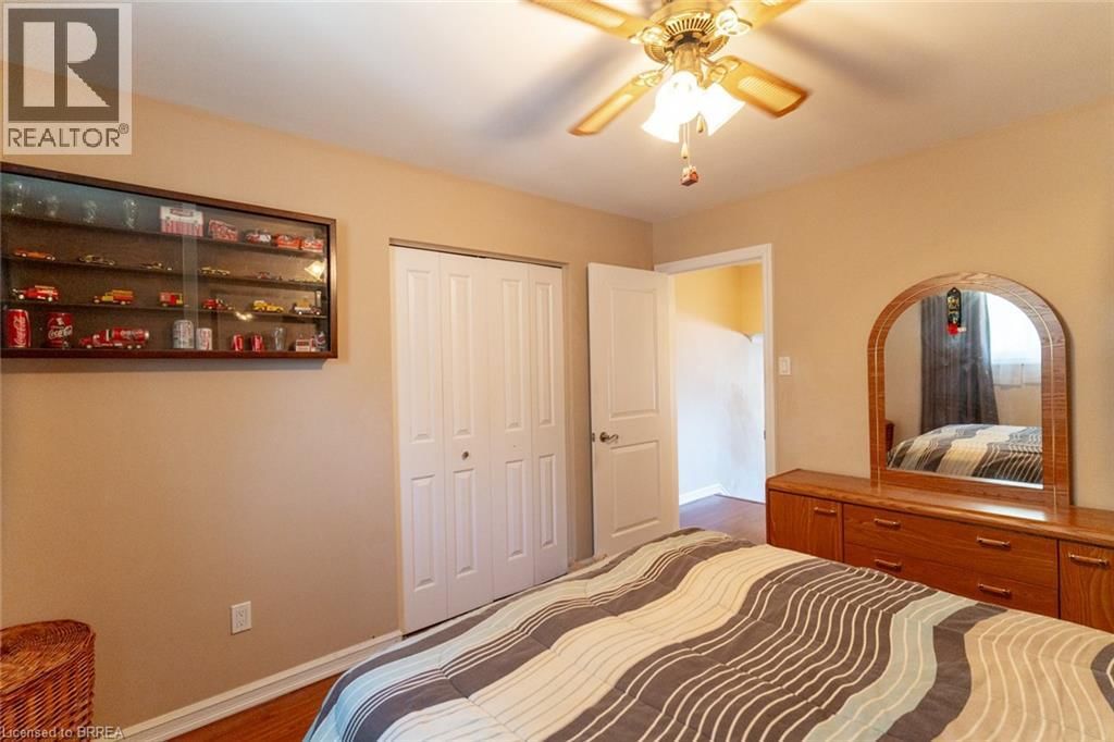 17 PALM CRESCENT Image 24